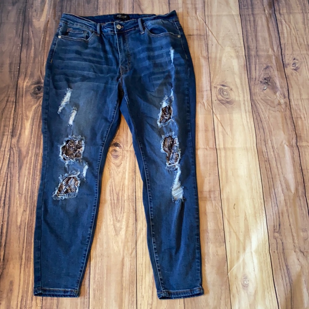 Judy Blue Snake Skin Patch Jeans 20W